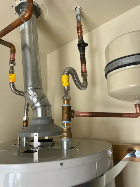Water heater installation and plumbing repair in Edenridge